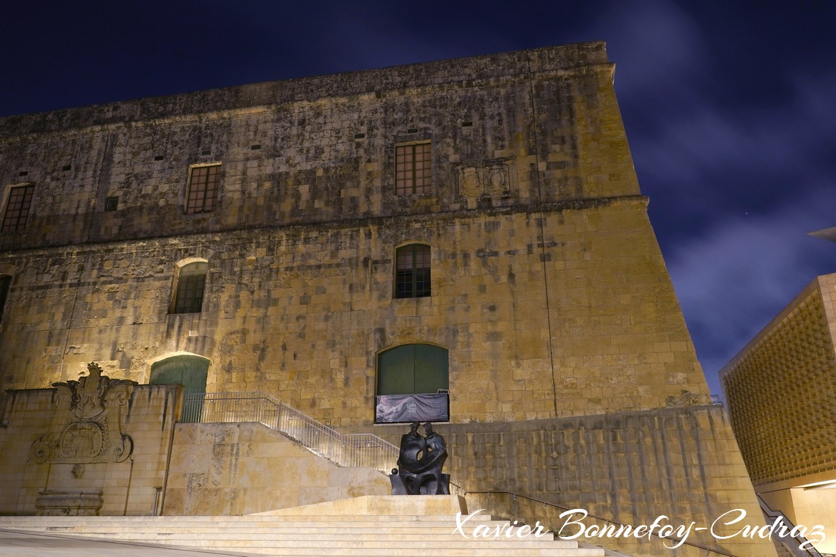 Valletta by Night - St. James Cavalier
Mots-clés: Floriana geo:lat=35.89617069 geo:lon=14.51026529 geotagged Il-Belt Valletta Malte MLT Valletta Malta South Eastern La Valette patrimoine unesco Nuit St. James Cavalier Fort Jean De Valette Square