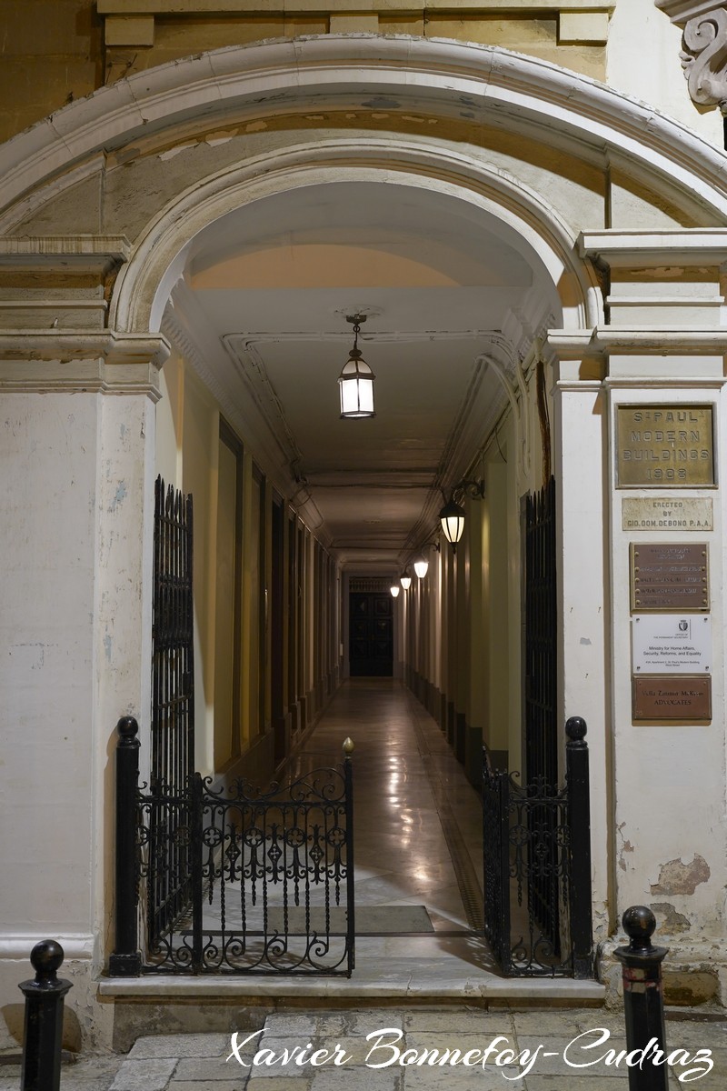 Valletta by Night - Old Theatre Street
Mots-clés: geo:lat=35.90031195 geo:lon=14.51181293 geotagged Il-Belt Valletta Malte MLT Valletta Malta South Eastern La Valette patrimoine unesco Nuit Old Theatre Street