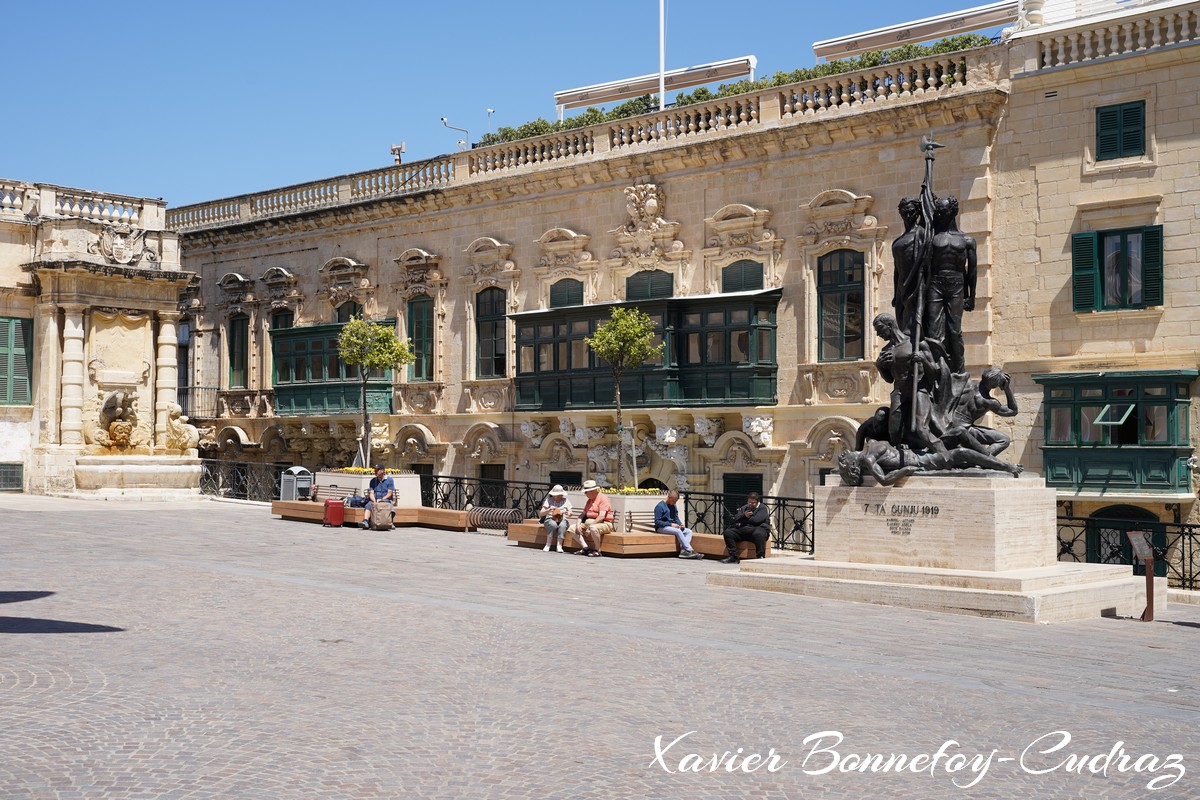 Valletta - St. George’s Square
Mots-clés: geo:lat=35.89923428 geo:lon=14.51388359 geotagged Il-Belt Valletta Malte MLT Valletta Malta South Eastern La Valette patrimoine unesco St. George’s Square sculpture