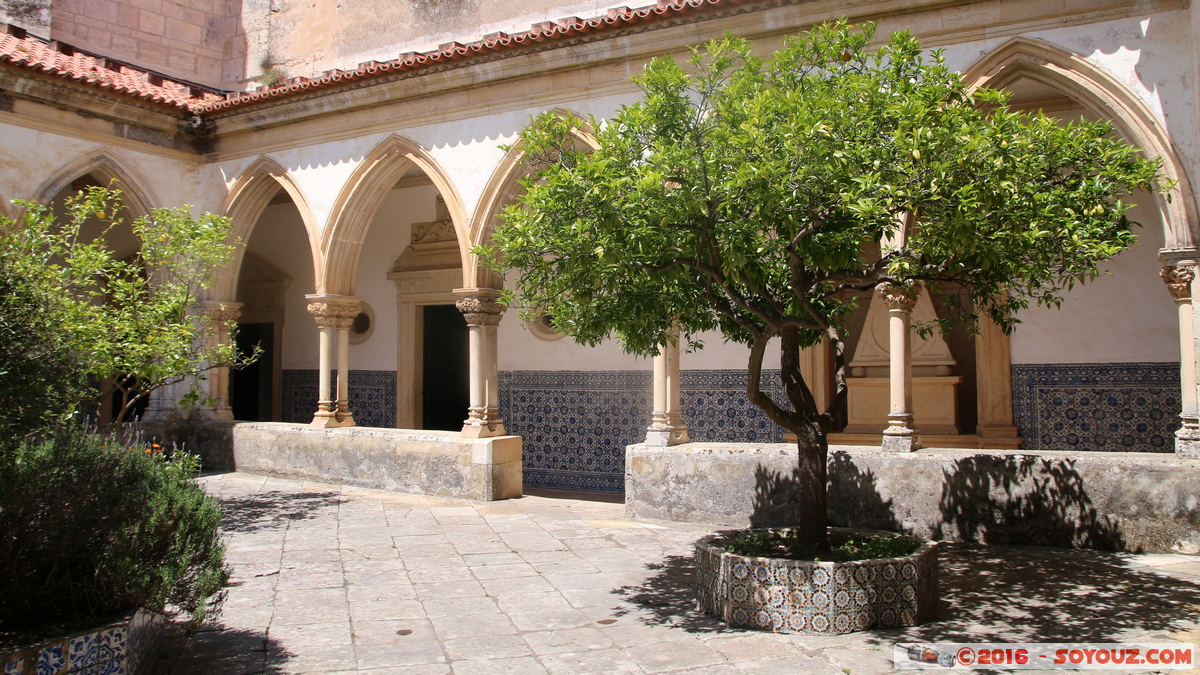 Tomar - Convento de Cristo - Claustro do Cemitério
Mots-clés: Casal das Bernardas geo:lat=39.60370750 geo:lon=-8.41869917 geotagged Portugal PRT Santarém Tomar Convento de Cristo patrimoine unesco Monastere Claustro do Cemitério