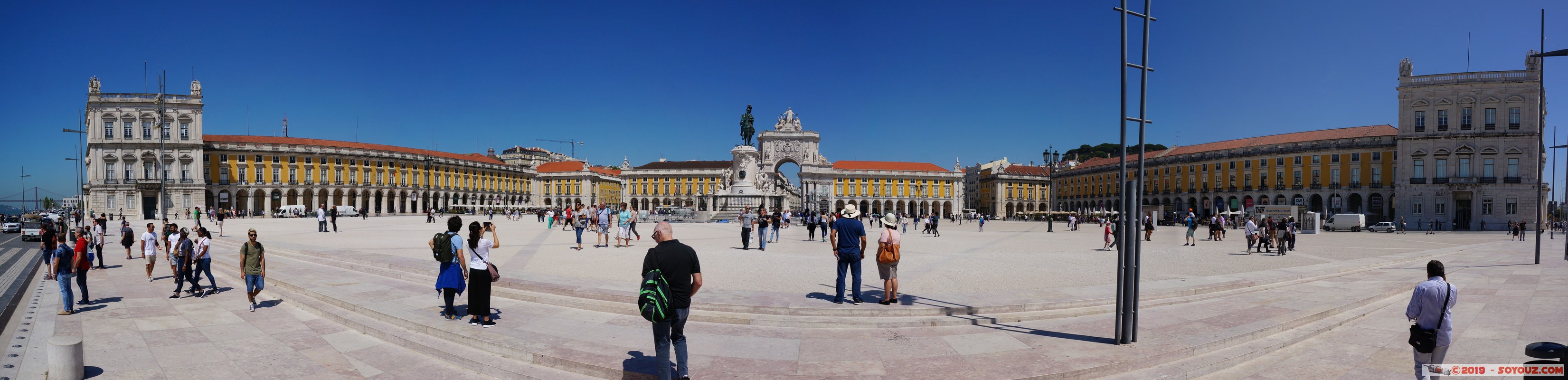 Lisboa - Praca do Comercio - panorama
Mots-clés: Baixa geo:lat=38.70694883 geo:lon=-9.13609300 geotagged Lisboa Portugal PRT Praca do Comercio panorama