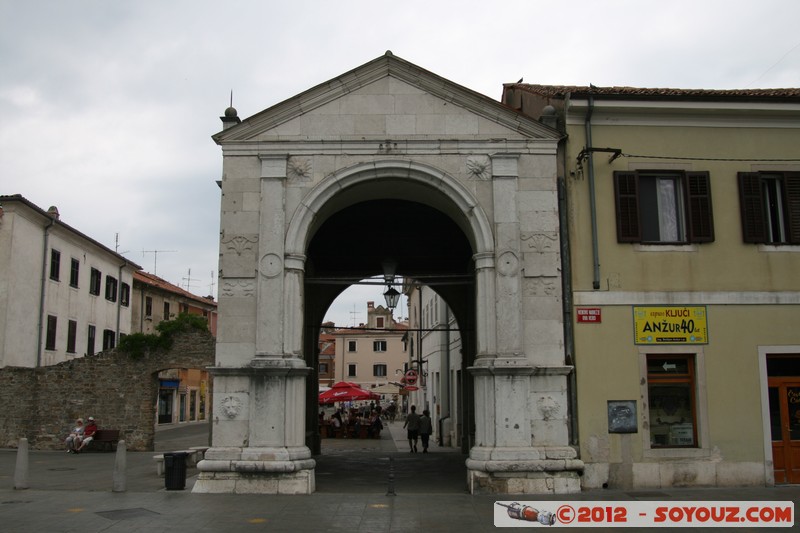 Koper - Muda Gate
Mots-clés: geo:lat=45.54467961 geo:lon=13.73012846 geotagged Koper SlovÃ¨nie SVN Slovenie