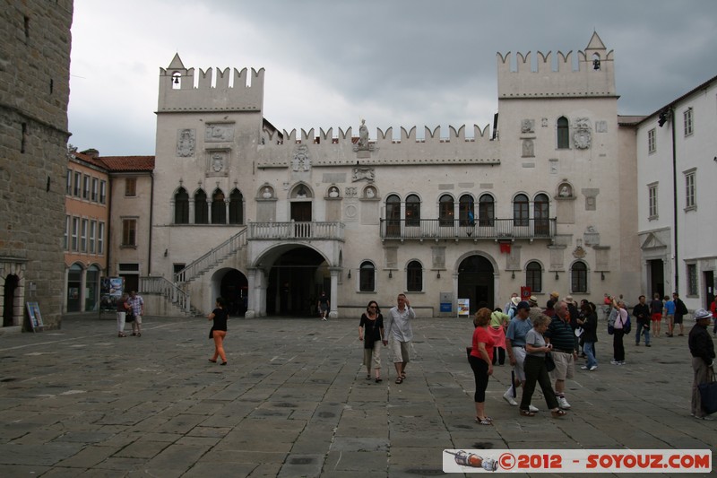 Koper - Tito's Square - Praetorian Palace
Mots-clés: geo:lat=45.54841823 geo:lon=13.72946498 geotagged Koper SlovÃ¨nie SVN Slovenie Praetorian Palace The Cathedral church of Mary&#039;s Assumption