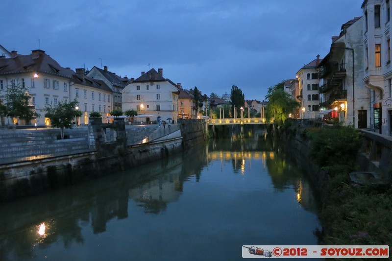 Ljubljana by night - Gallusovo nabrezje - Cevljarski most
Mots-clés: geo:lat=46.04736476 geo:lon=14.50573595 geotagged Ljubljana SlovÃ¨nie SVN Slovenie Nuit Pont Riviere