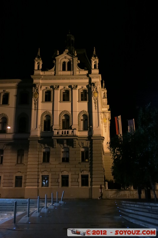 Ljubljana by night - Univerza v Ljubljani
Mots-clés: geo:lat=46.04920040 geo:lon=14.50486630 geotagged Ljubljana SlovÃ¨nie SVN Slovenie Nuit universit