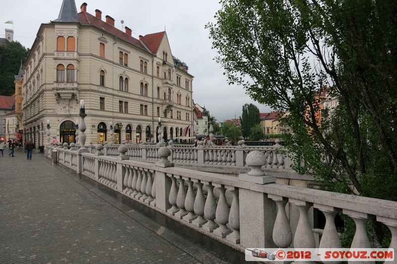 Ljubljana - Tromostovje (Triple bridge)
Mots-clés: geo:lat=46.05124717 geo:lon=14.50608631 geotagged Ljubljana SlovÃ¨nie SVN Slovenie Tromostovje Pont