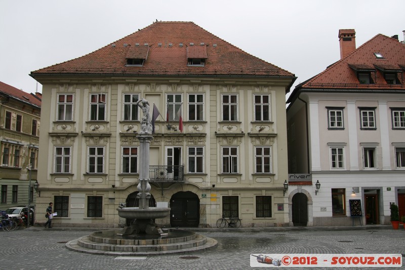 Ljubljana - The Stari and Gornji trg Squares
Mots-clés: geo:lat=46.04675136 geo:lon=14.50682545 geotagged Ljubljana SlovÃ¨nie SVN Slovenie Fontaine