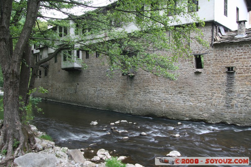 Dryanovo - Monastere
Mots-clés: Eglise Monastere Riviere