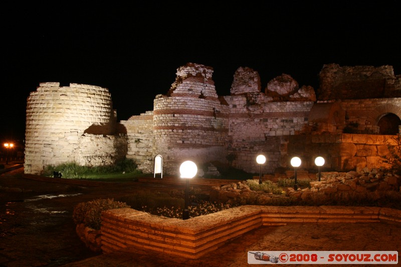 Nesebar - Old Town Gate
Mots-clés: Nuit Ruines patrimoine unesco