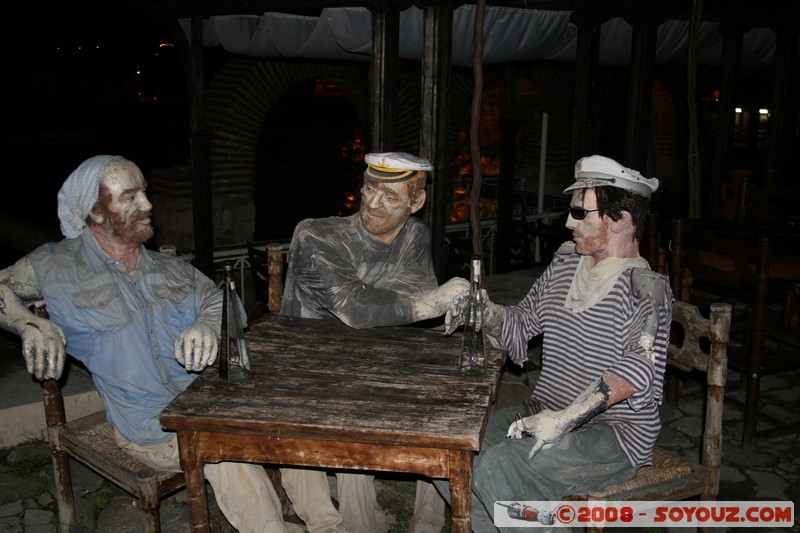 Nesebar - Zombies drinking
Mots-clés: Nuit statue