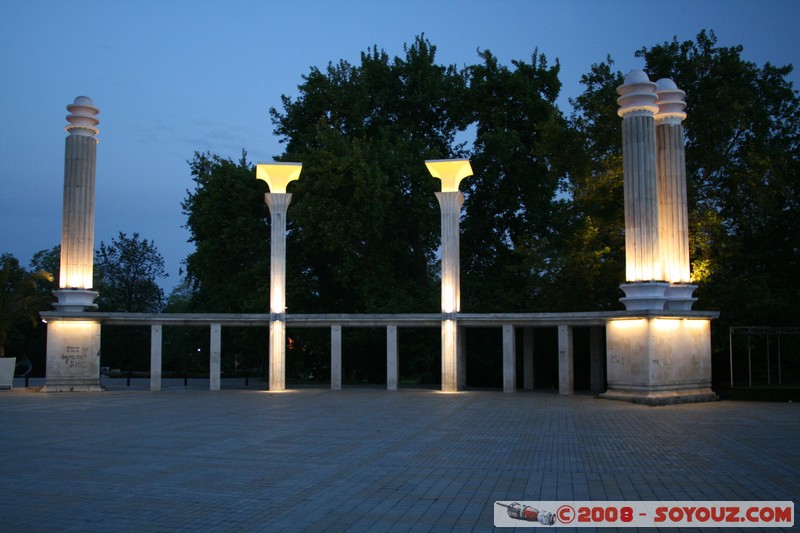 Varna - Sea Garden main gate - panorama
Mots-clés: Nuit