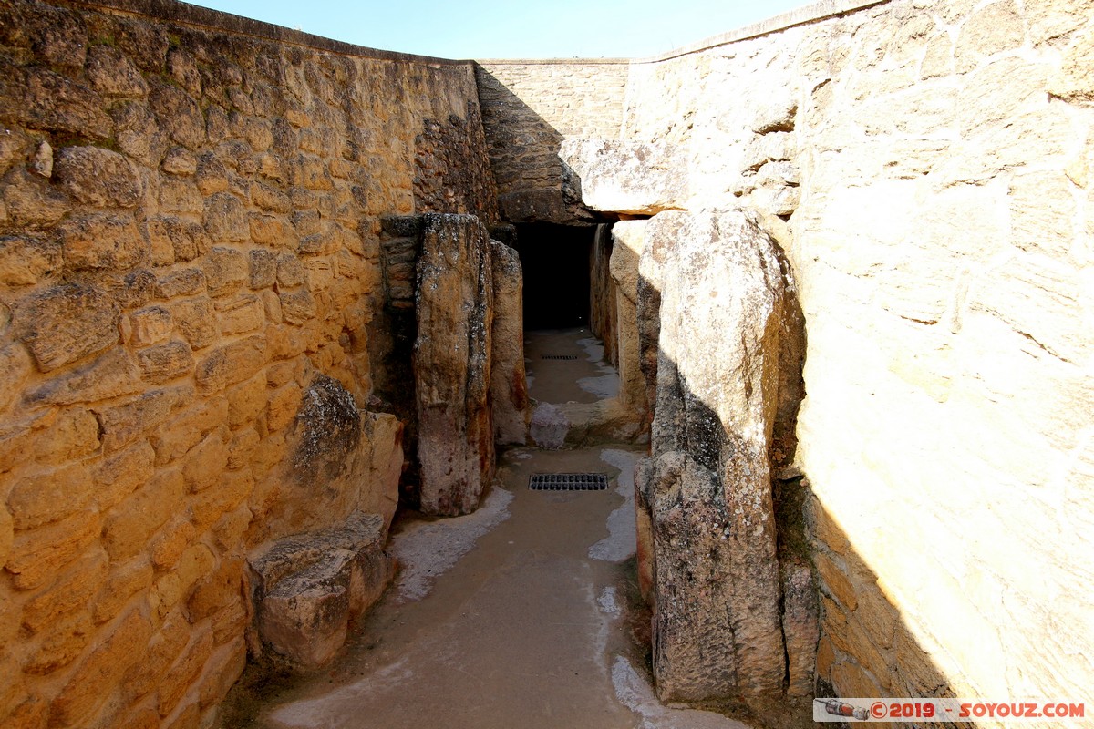 Antequera - Dolmen de Viera
Mots-clés: Andalucia Antequera ESP Espagne Conjunto Arqueologico Dolmenes de Antequera Dolmen de Viera Dolmen Ruines Megalithique