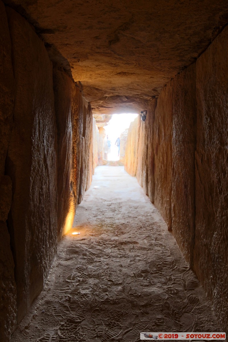 Antequera - Dolmen de Viera
Mots-clés: Andalucia Antequera ESP Espagne Conjunto Arqueologico Dolmenes de Antequera Dolmen de Viera Dolmen Ruines Megalithique