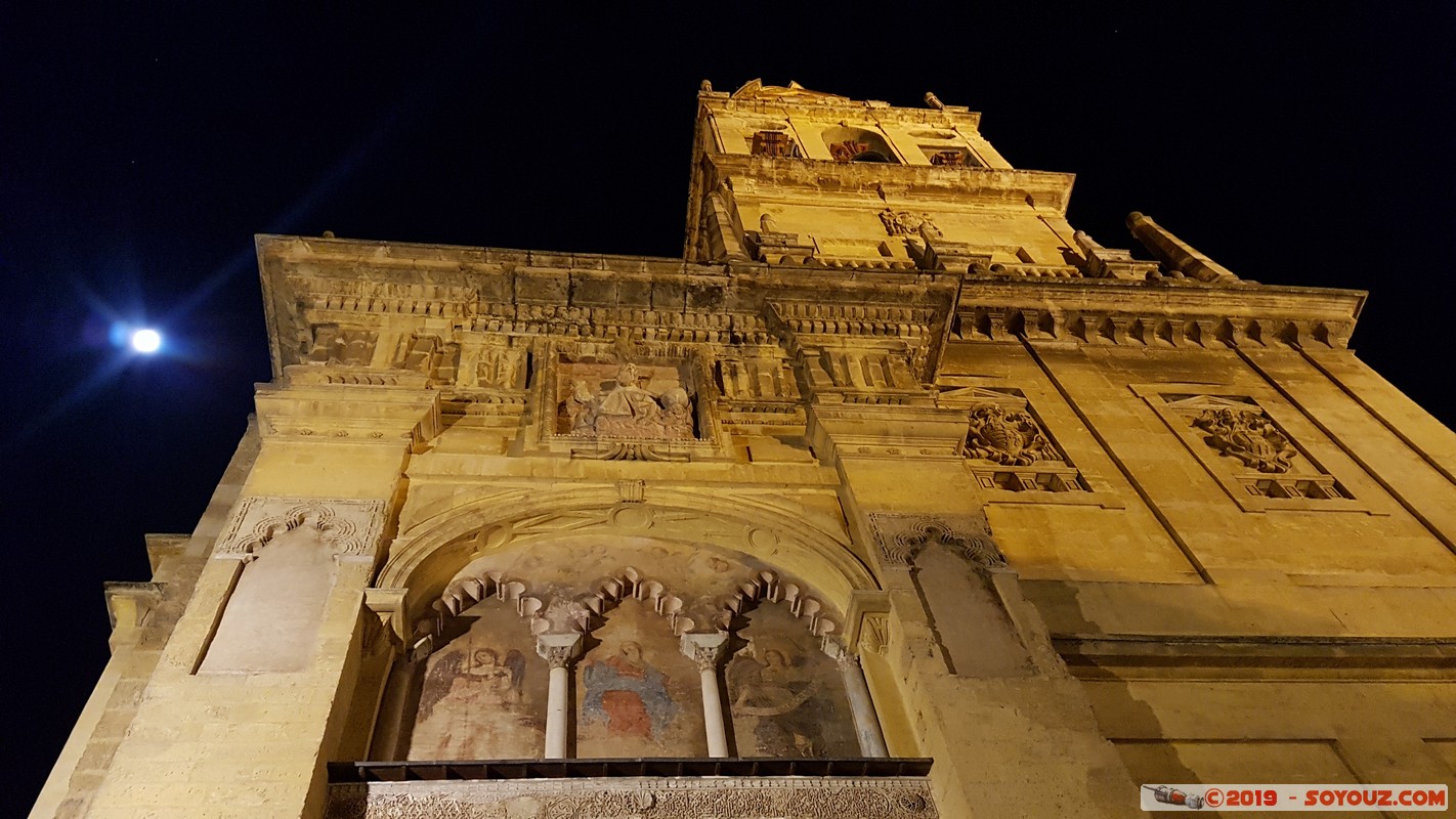 Cordoba by Night - Mezquita-Catedral - Torre Campanario
Mots-clés: Andalucia Córdoba ESP Espagne Pitas, Las (Cordoba) Nuit Mezquita-Catedral Eglise Mosque patrimoine unesco Torre Campanario