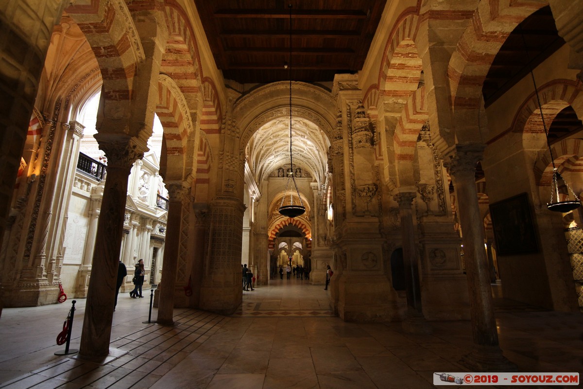 Cordoba - Mezquita-Catedral
Mots-clés: Andalucia Córdoba ESP Espagne Terrenos Del Castillo (Cordoba) Mezquita-Catedral Eglise Mosque patrimoine unesco