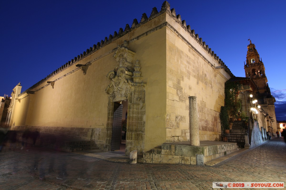 Cordoba by Night - Mezquita-Catedral
Mots-clés: Andalucia Córdoba ESP Espagne Terrenos Del Castillo (Cordoba) Nuit Mezquita-Catedral Eglise Mosque patrimoine unesco