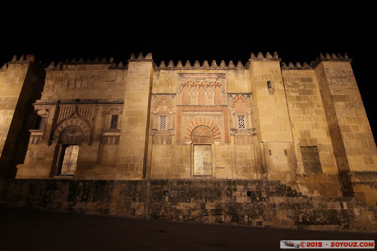 Cordoba by Night - Mezquita-Catedral
Mots-clés: Andalucia Córdoba ESP Espagne Terrenos Del Castillo (Cordoba) Nuit Mezquita-Catedral Eglise Mosque patrimoine unesco