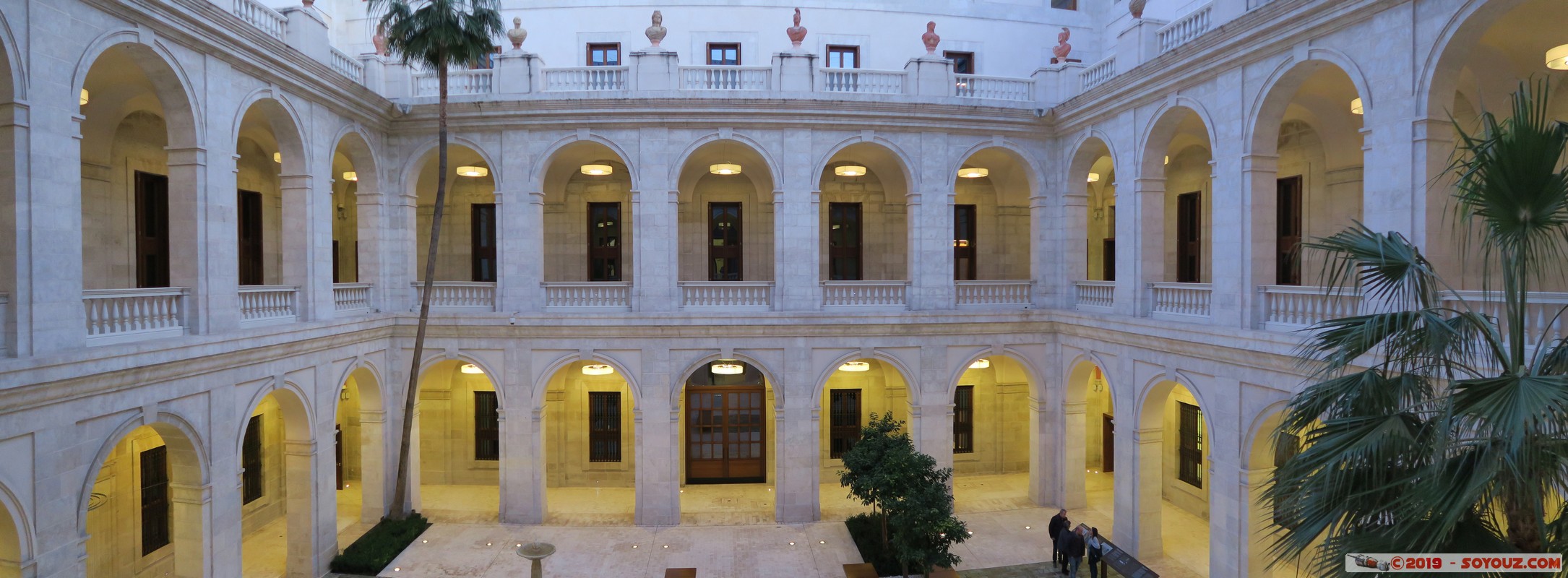 Malaga by Night - Museo
Mots-clés: Andalucia ESP Espagne Malaga Málaga Museo de Malaga Nuit