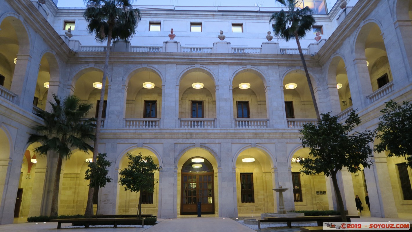 Malaga by Night - Museo
Mots-clés: Andalucia ESP Espagne Malaga Málaga Museo de Malaga Nuit