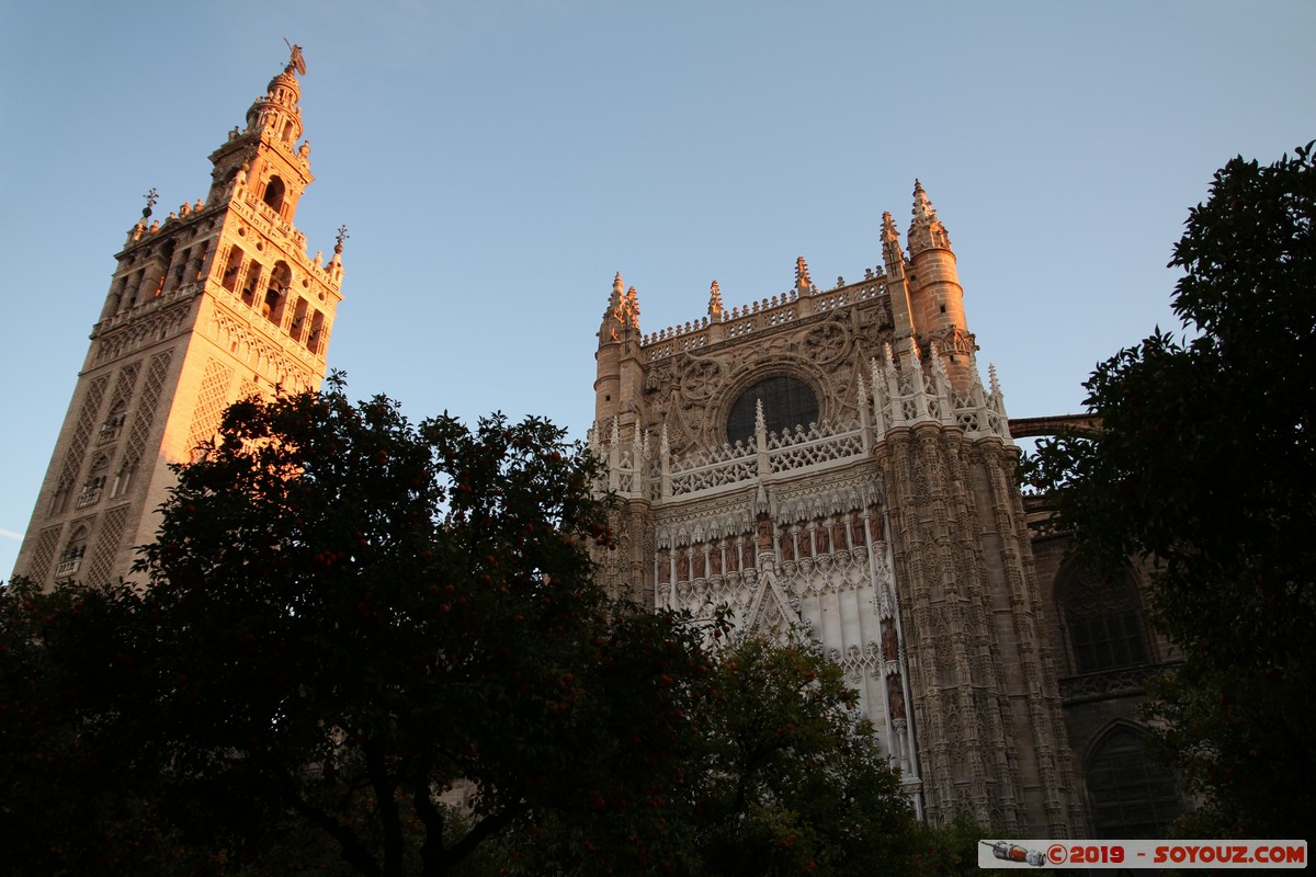 Sevilla - Catedral de Santa Maria de la Sede - La Giralda
Mots-clés: Andalucia ESP Espagne Sevilla Triana Catedral de Santa Maria de la Sede patrimoine unesco La Giralda Egli$e