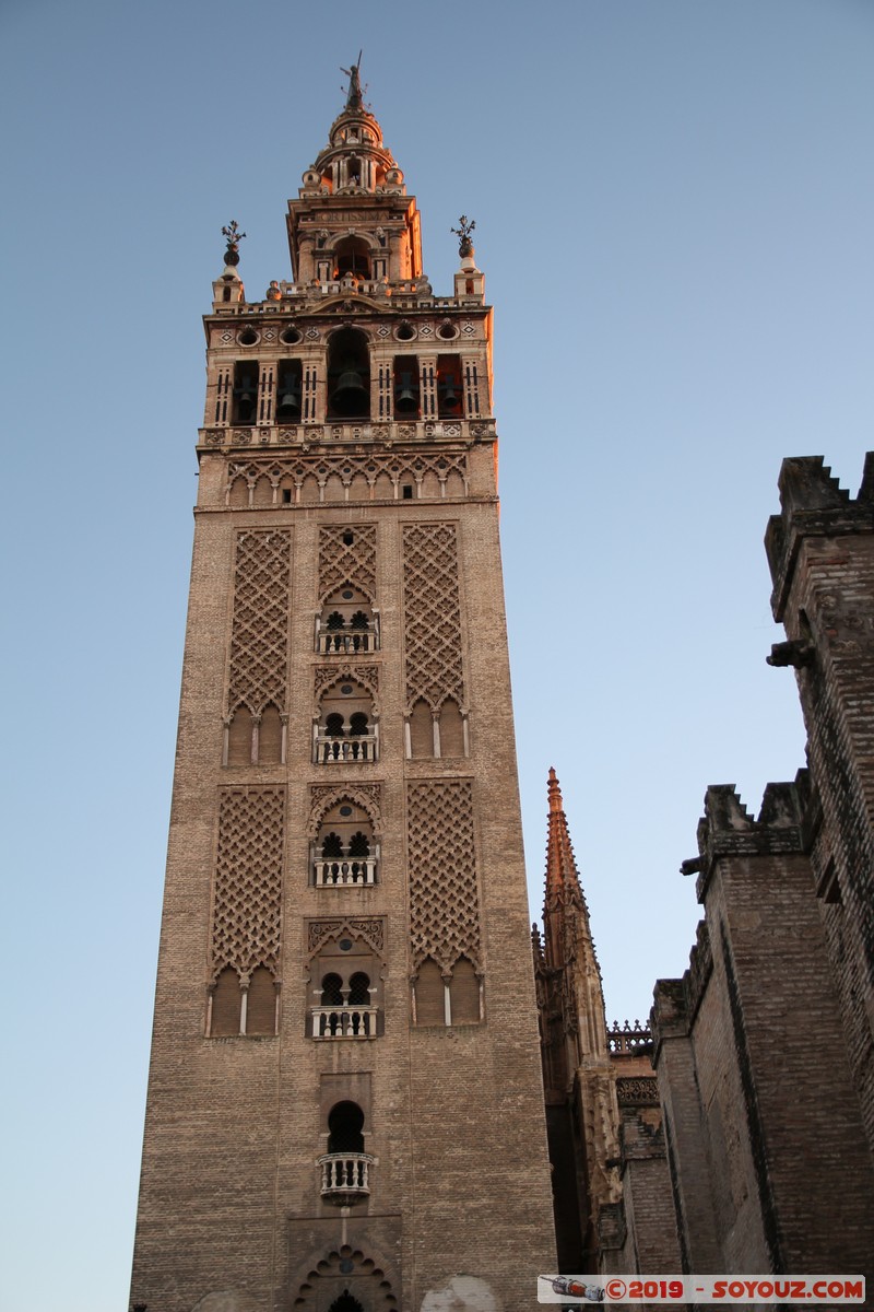 Sevilla - Catedral de Santa Maria de la Sede - La Giralda
Mots-clés: Andalucia ESP Espagne Sevilla Triana Catedral de Santa Maria de la Sede patrimoine unesco La Giralda Egli$e