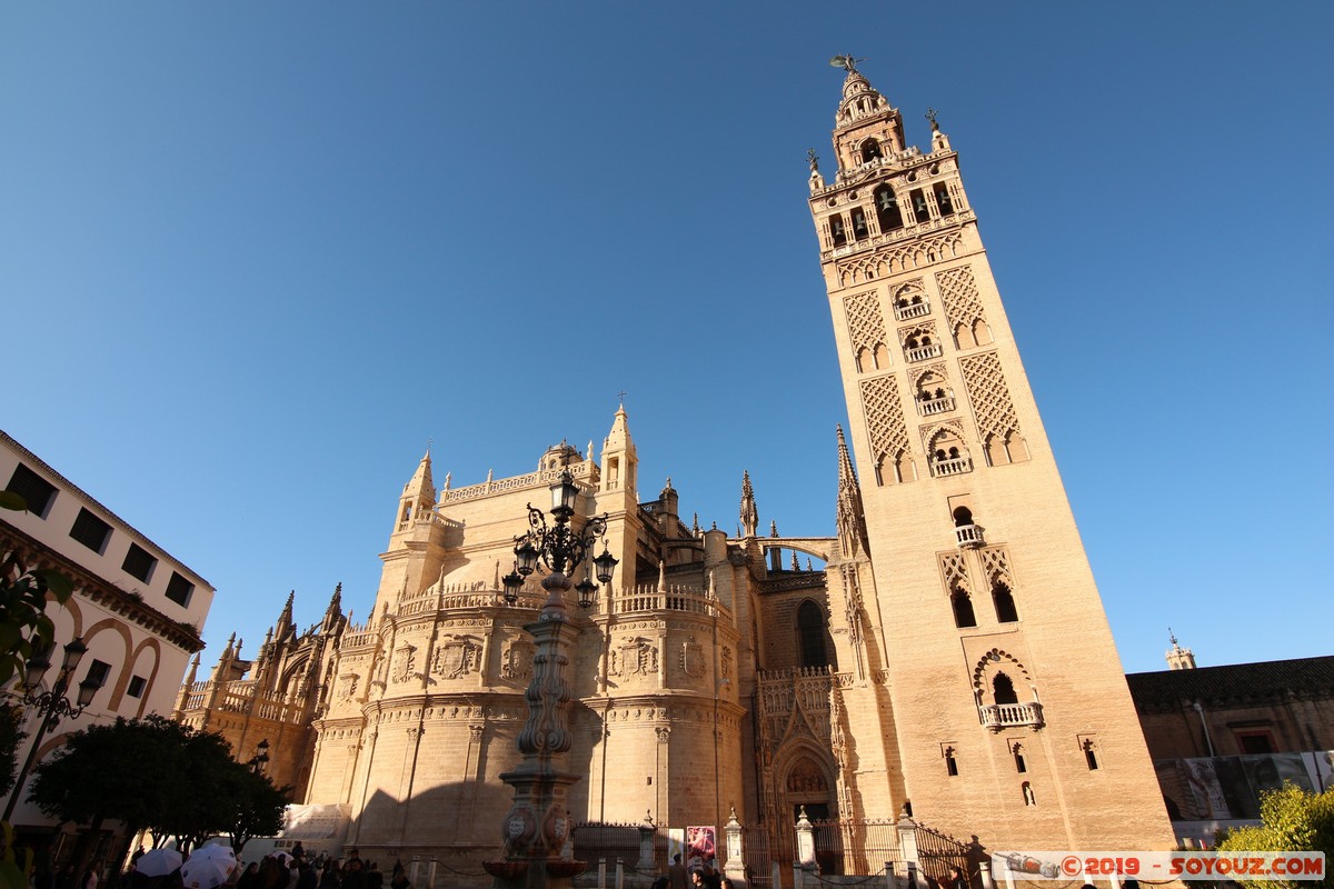 Sevilla - Catedral de Santa Maria de la Sede - La Giralda
Mots-clés: Andalucia ESP Espagne Sevilla Triana Catedral de Santa Maria de la Sede patrimoine unesco La Giralda Egli$e