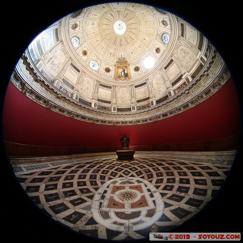 Sevilla - Catedral de Santa Maria de la Sede
Mots-clés: Andalucia ESP Espagne Sevilla Triana Catedral de Santa Maria de la Sede patrimoine unesco Egli$e Fish eye