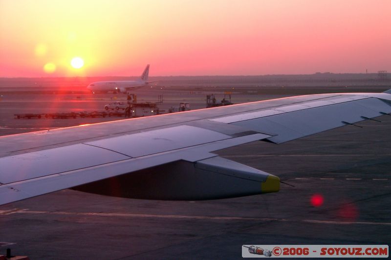 Levé de soleil sur l'aeroport de Barcelone
Mots-clés: Barcelona Barcelone Catalogne Espagne Gaudi La Ciutadella Mercat Boqueria Parc Güell Sagrada Familia