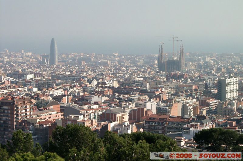 Vue sur Barcelona avec la Sagrada Famillia et Torre Agbar
Mots-clés: Barcelona Barcelone Catalogne Espagne Gaudi La Ciutadella Mercat Boqueria Parc Güell Sagrada Familia