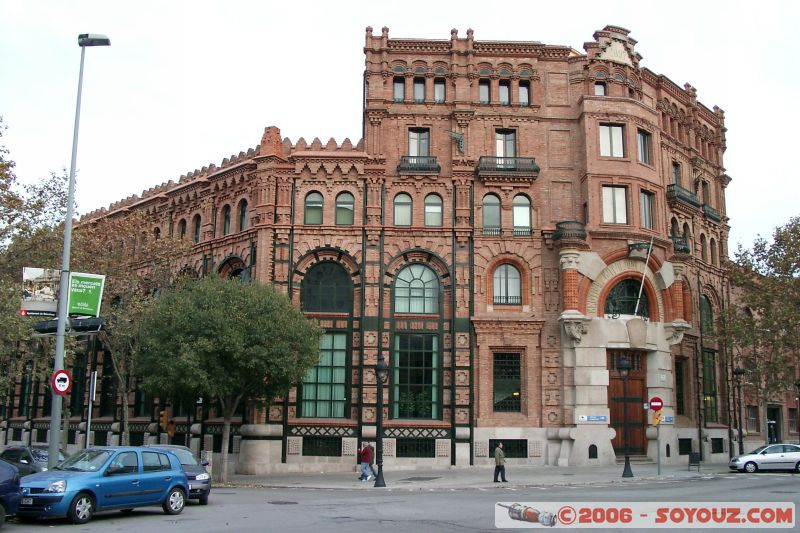 Batiment de la compagnie d''électricité de Catalogne
Hidroeléctrica de Catalunya
de Pere Falqués en 1897
Mots-clés: Barcelona Barcelone Catalogne Espagne Gaudi La Ciutadella Mercat Boqueria Parc Güell Sagrada Familia