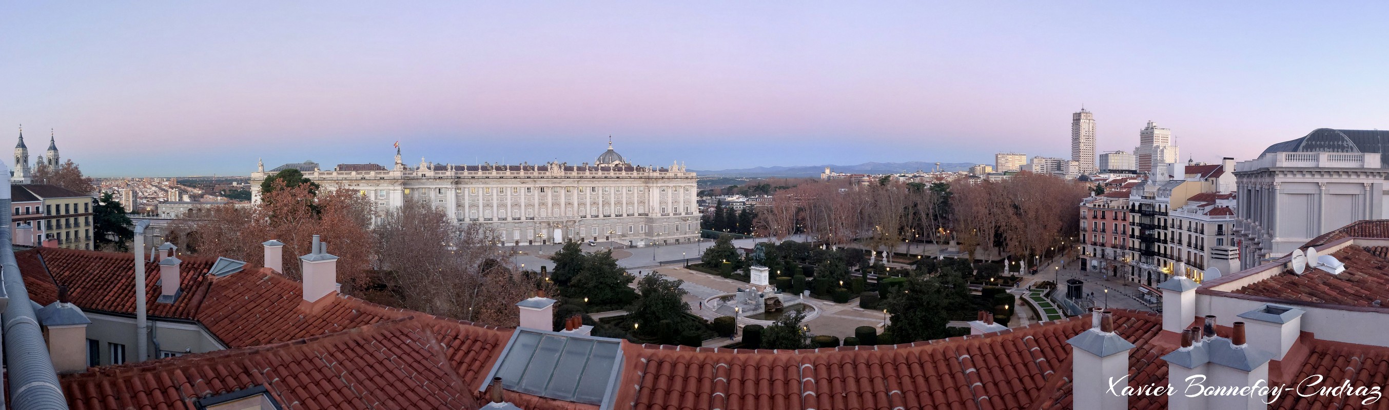 Madrid - Panorama Plaza de Oriente  en la madrugada - Palacio Real
Mots-clés: ESP Espagne geo:lat=40.41749863 geo:lon=-3.71144235 geotagged Madrid Opera Central Palace Hotel Plaza de Oriente panorama Palacio Real Blue Hour Edificio Espana Torre de Madrid Teatro Real