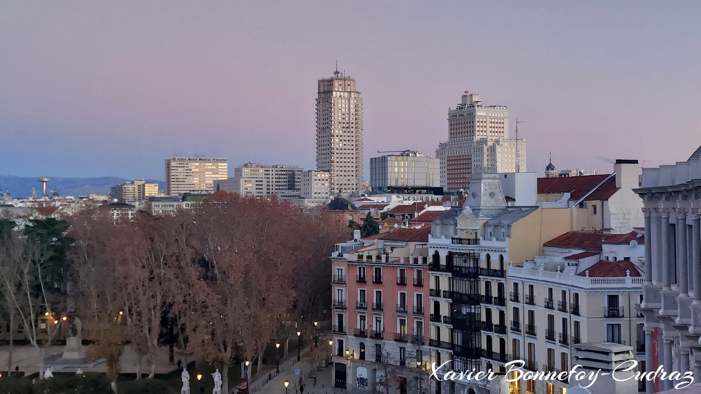 Madrid - Plaza de Oriente en la madrugada - Edificio Espana y Edificio Espana
Mots-clés: ESP Espagne geo:lat=40.41749863 geo:lon=-3.71144235 geotagged Madrid Opera Central Palace Hotel Plaza de Oriente Blue Hour Edificio Espana Torre de Madrid Faro de Moncloa