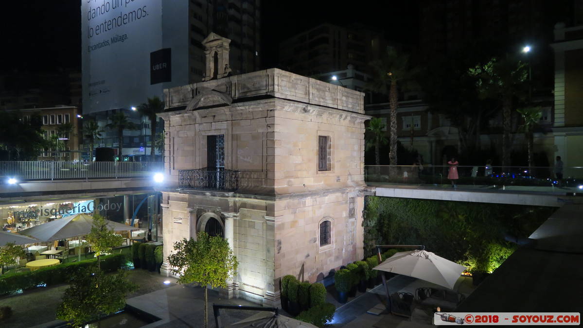 Malaga by night - Paseo del Muelle Uno - Capilla de la Virgen del Puerto
Mots-clés: Andalucia ESP Espagne Malaga Málaga Nuit Paseo del Muelle Uno Capilla de la Virgen del Puerto Eglise