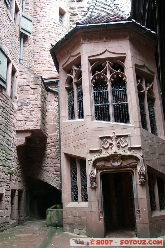 Château du Haut-Koenigsbourg
Cour intérieur - L'escalier polygonal
Mots-clés: chateau