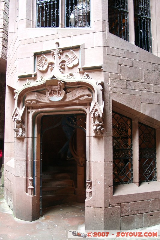 Château du Haut-Koenigsbourg
Cour intérieur - L'escalier polygonal
Mots-clés: chateau