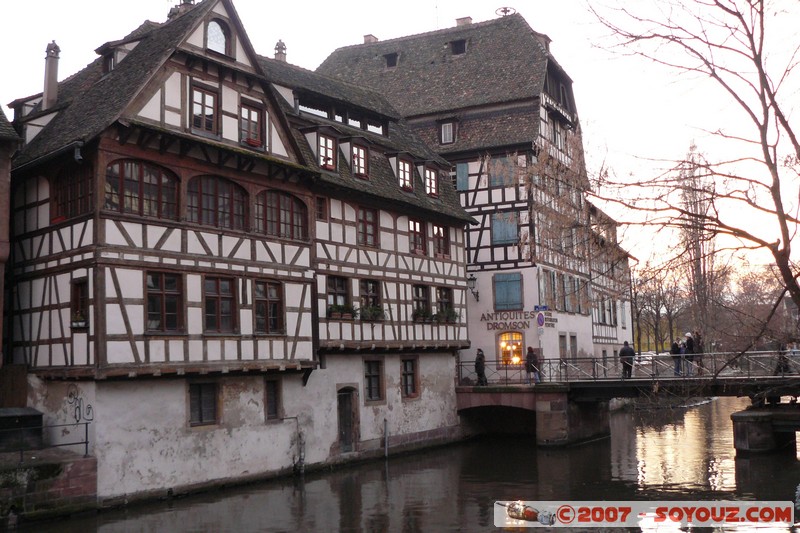 Strasbourg - Petite France
Place des Meuniers, 67000 Strasbourg, France
Mots-clés: sunset