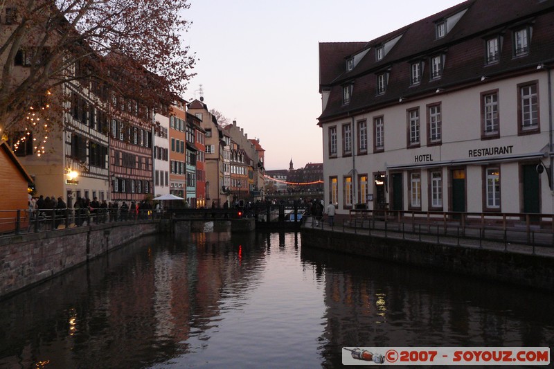 Strasbourg - Petite France
Place des Meuniers, 67000 Strasbourg, France
Mots-clés: sunset