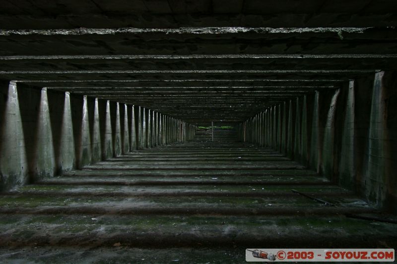 Ancienne base de sous-marins
dispositif anti bombe
