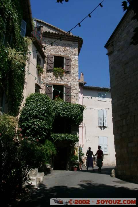 Mougins
