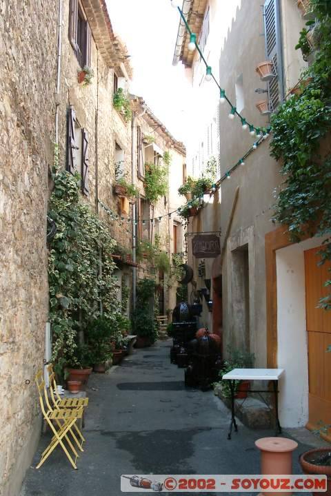 Mougins
