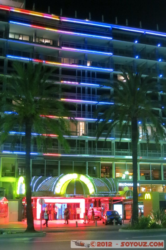 Nice by Night - Promenade des Anglais - Hotel "Le Meridien"
Mots-clés: FRA France geo:lat=43.69478374 geo:lon=7.26578772 geotagged Nice Provence-Alpes-CÃ´te d&#039;Azur Nuit