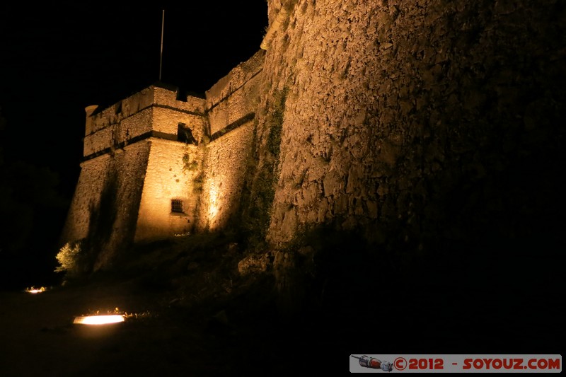 Fort du Mont-Alban by Night
Mots-clés: Nuit chateau