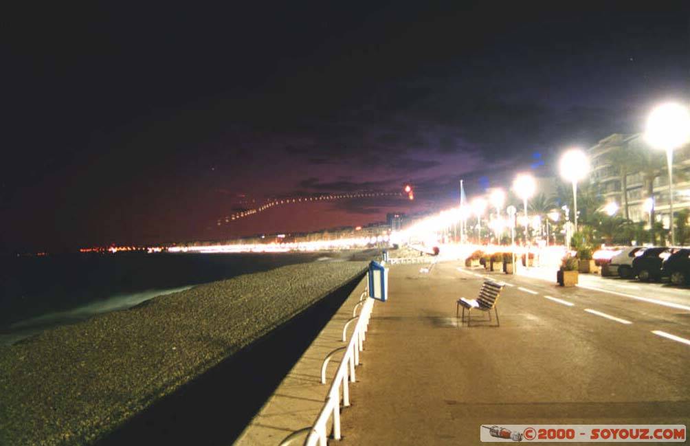 la Promenade des Anglais au crépuscule
