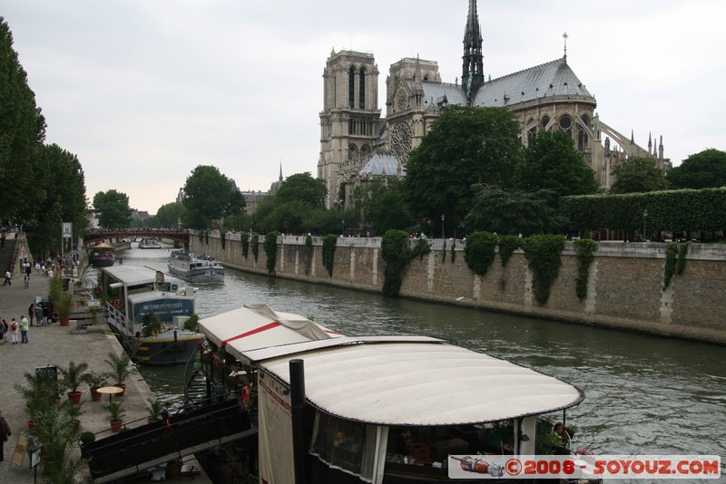 Notre-Dame de Paris
Square de l'Ile-de-France, 93200 Saint-Denis, France
Mots-clés: Eglise