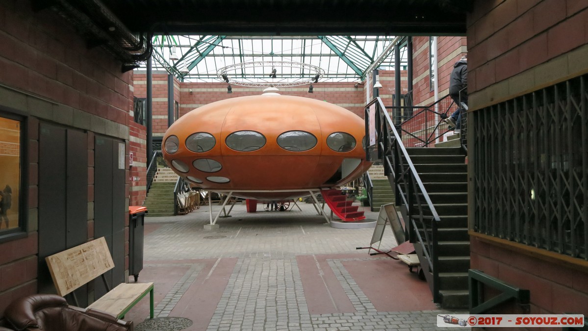 Marche aux Puces de Saint-Ouen - Futuro House
Mots-clés: FRA France geo:lat=48.90163133 geo:lon=2.34149203 geotagged le-de-France Saint-Ouen Marche aux Puces de Saint-Ouen Futuro House Architecture