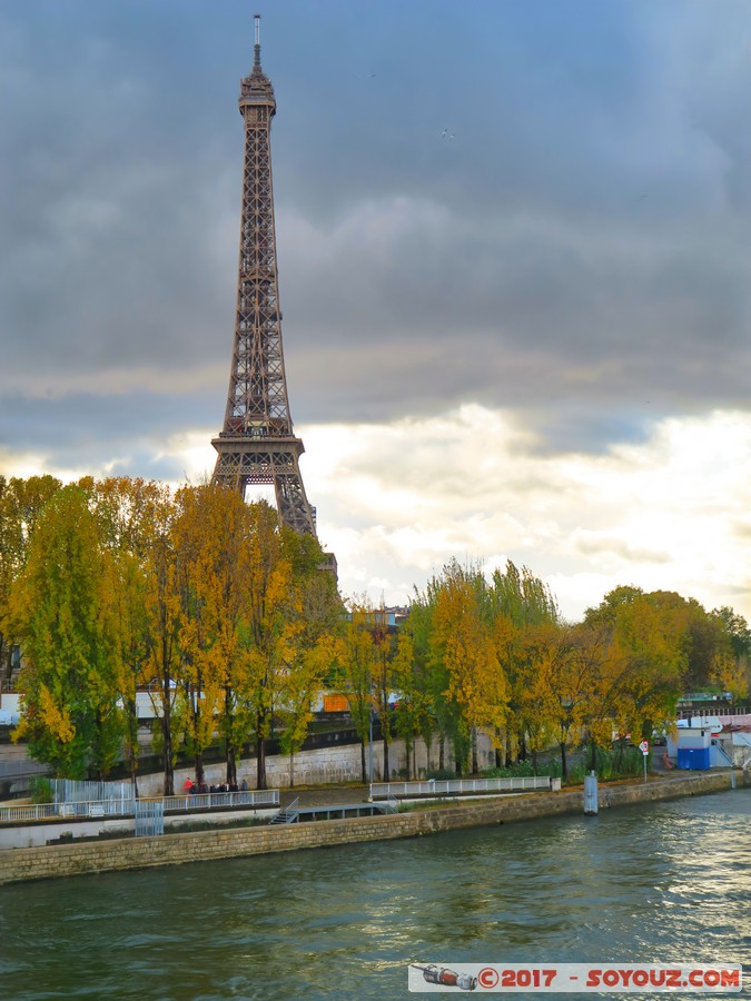 Paris - Tour Eiffel
Mots-clés: FRA France geo:lat=48.86413954 geo:lon=2.30129778 geotagged le-de-France Paris 01 Ancien - Quartier Champs-Élysées Paris 07 Place de l'Alma Hdr Port de La Bourdonnais Tour Eiffel bateau La Seine Riviere