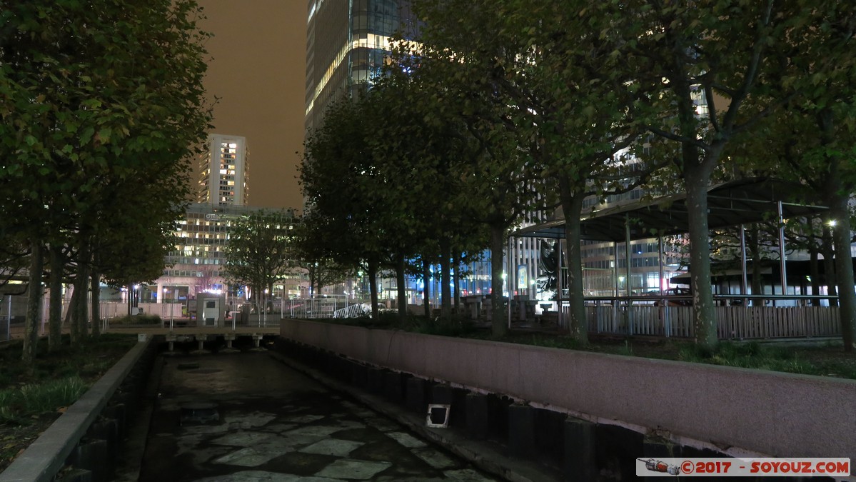 La Defense by night
Mots-clés: FRA France geo:lat=48.89018358 geo:lon=2.24469244 geotagged le-de-France La Defense Puteaux Nuit