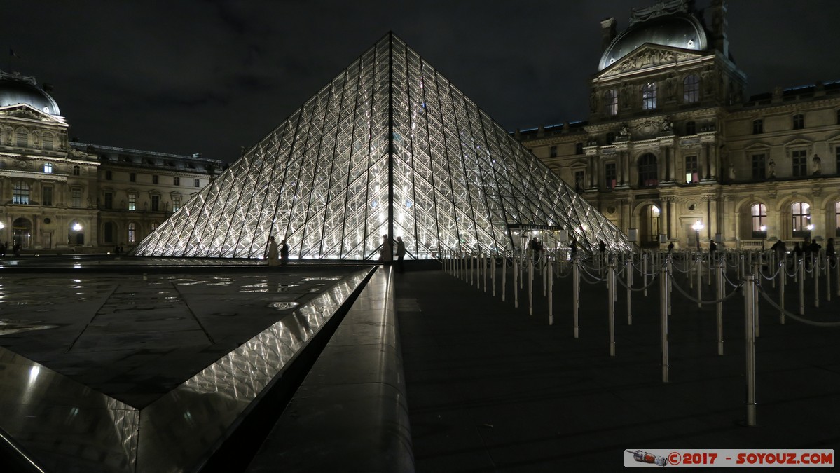 Paris by night - Musee du Louvre et Pyramide
Mots-clés: FRA France geo:lat=48.86143275 geo:lon=2.33566225 geotagged le-de-France Paris 01 Paris 04 Ancien - Quartier Louvre Nuit Musee du Louvre Pyramide du Louvre