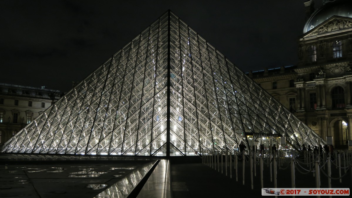 Paris by night - Musee du Louvre et Pyramide
Mots-clés: FRA France geo:lat=48.86143275 geo:lon=2.33566225 geotagged le-de-France Paris 01 Paris 04 Ancien - Quartier Louvre Nuit Musee du Louvre Pyramide du Louvre