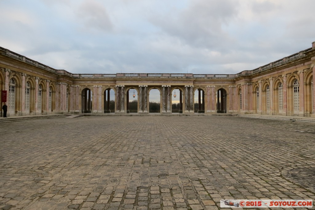 Le Grand Trianon - La cour
Mots-clés: Arrondissement de Versailles FRA France geo:lat=48.81443058 geo:lon=2.10518807 geotagged le-de-France Versailles Chateau de Versailles chateau patrimoine unesco Le Grand Trianon